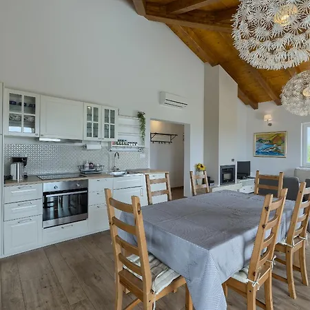 Villa Casa Leone By Istra Vacation Žminj