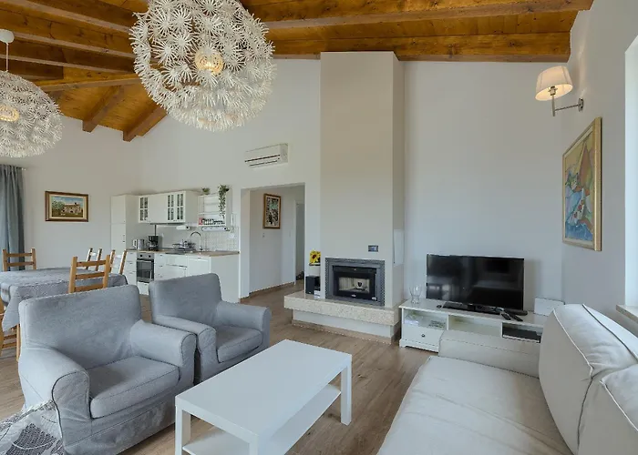 Villa Casa Leone By Istra Vacation Žminj