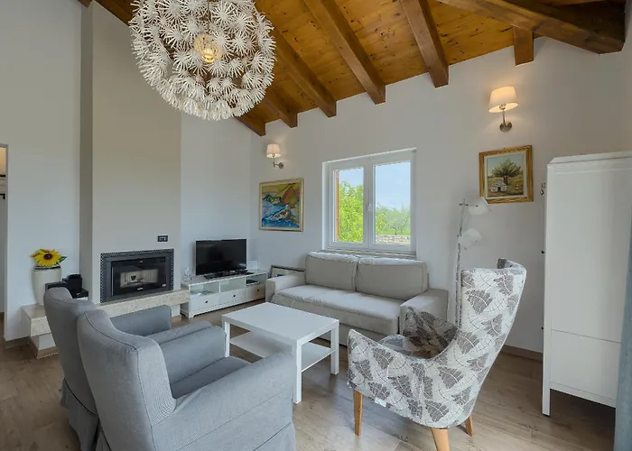 Villa Casa Leone By Istra Vacation Žminj